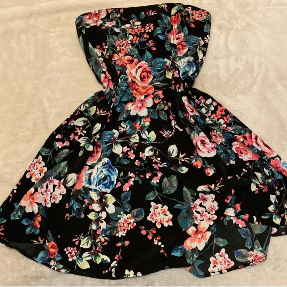 Express Strapless Dress with Floral Print - Picture 12 of 12